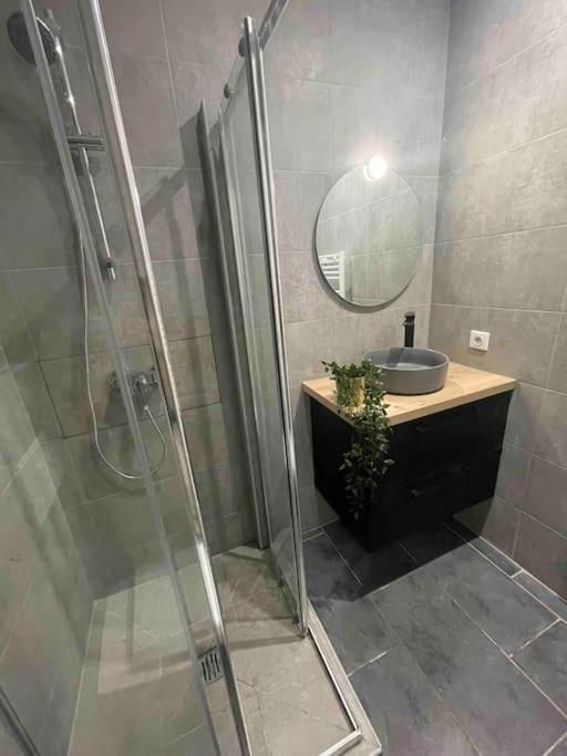 Studio Tout Confort, Au Pied De Toute Commodite, 2 Appartement Créteil Buitenkant foto